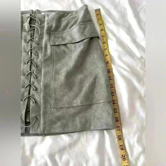 Runaway Faux Suede Jackie Mini Skirt Size 8 - Picture 13 of 15